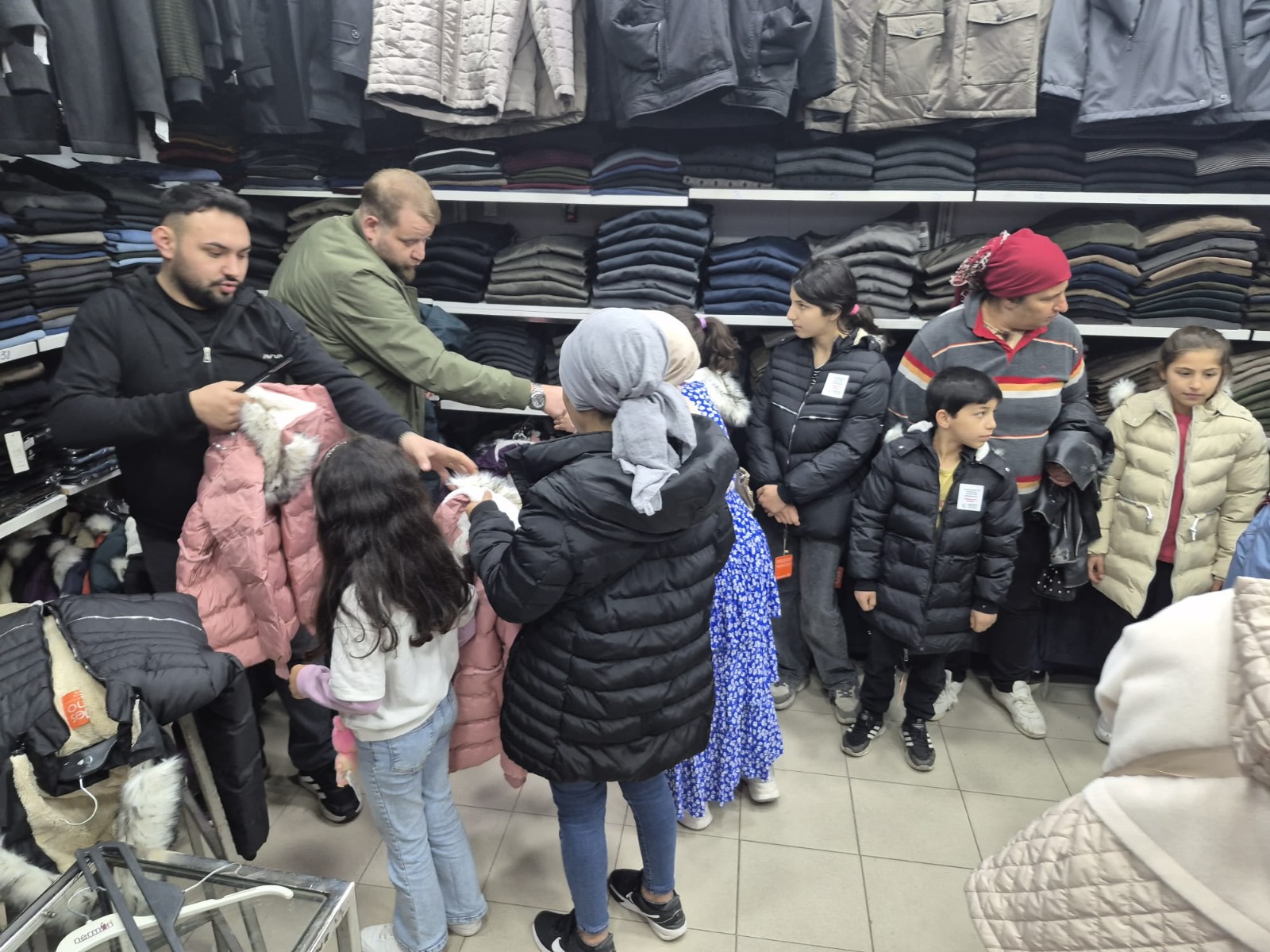 NEFES DERNEĞİ 300 ÇOCUĞUN KIŞINI ISITTI